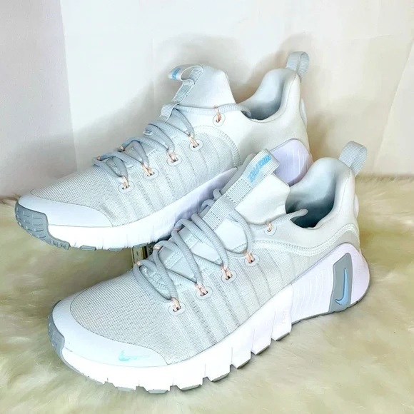 New Nike Free Metcon 6 in Photon Dust and Metallic Silver Women's size 10 - Picture 8 of 9
